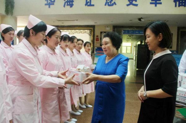 华海白癜风医院热烈庆祝5•12国际护士节1.jpg