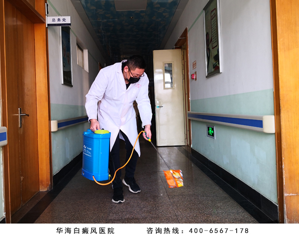 7、专业消杀人员每天定时进行消毒工作.jpg